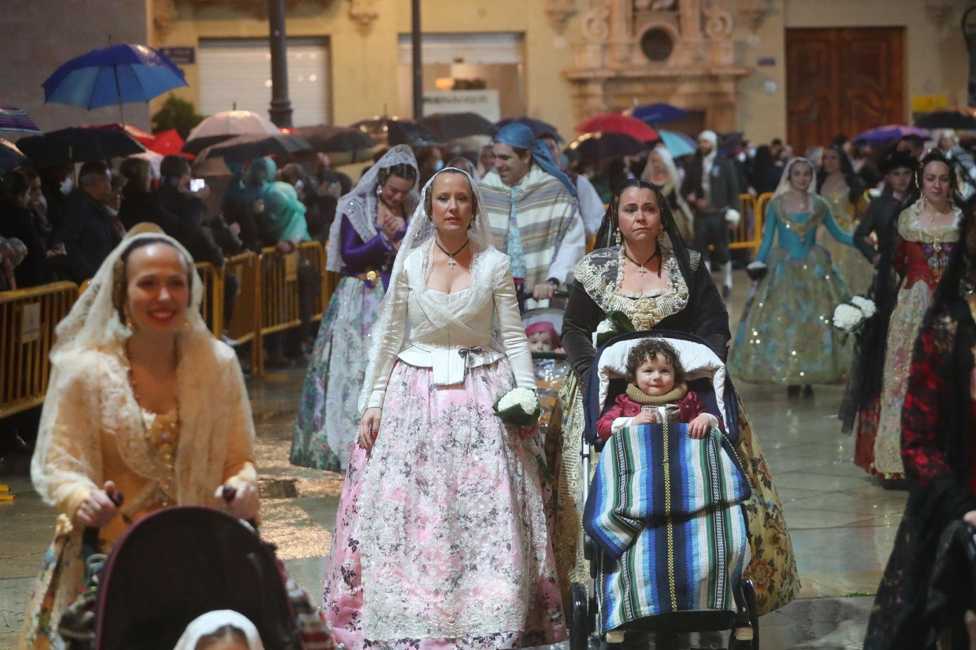 Búscate en el primer día de ofrenda por la calle de la Paz (entre las 19:00 a las 20:00 horas)