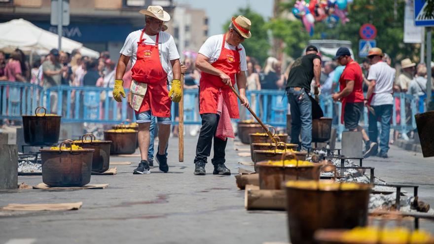 Almassora festejó el pasado domingo el día de les Calderes, en el que repartieron 8.000 raciones de arroz
