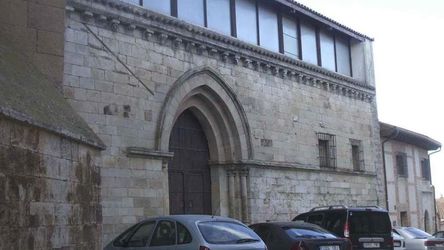 Exterior de la capilla de La Majestad en la que se ha restaurado el alero. Foto M. J. C.