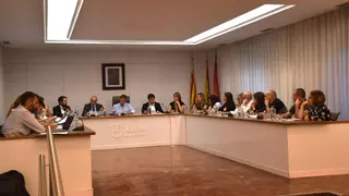 Xàtiva reclama a Educación soluciones a la falta de autobuses en los institutos de la Costera y la Canal