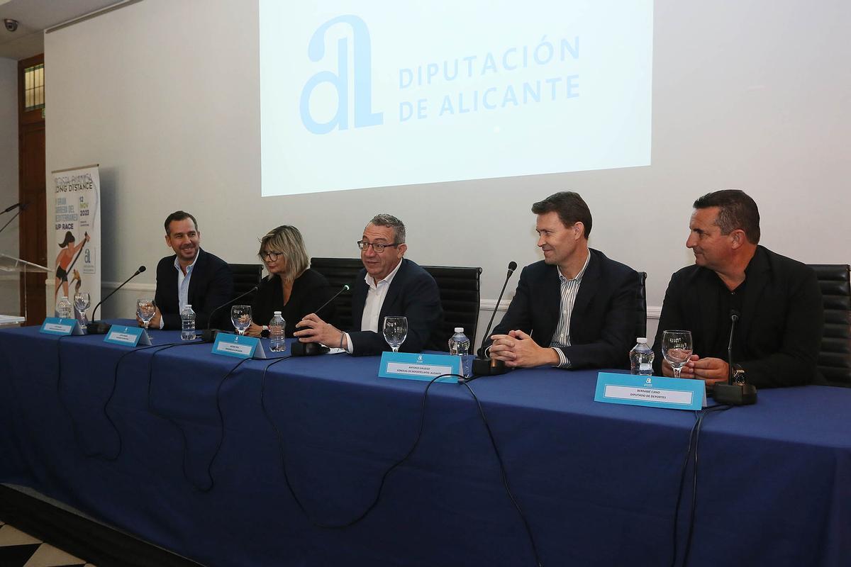 Un instante de la presentación, ese miércoles, en el Palacio de la Diputación de Alicante