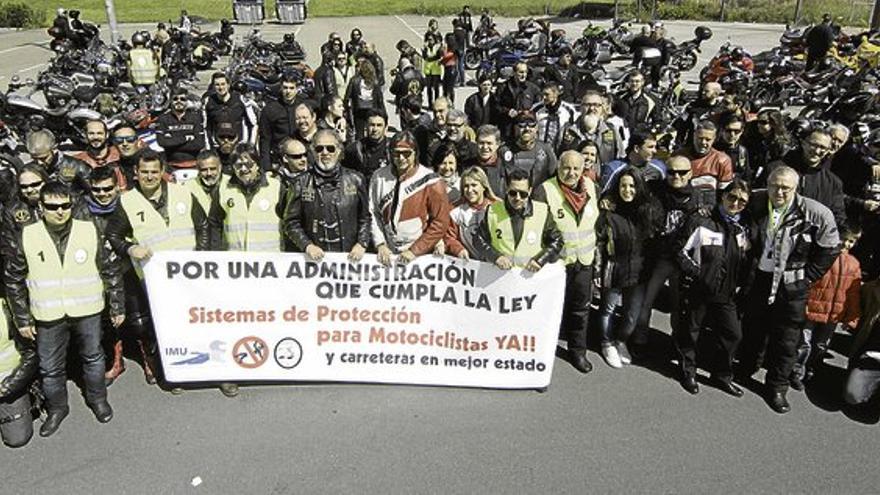Motoristas piden en Cáceres elementos de protección para los quitamiedos