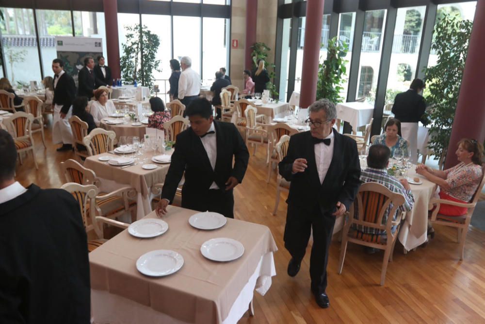 El aula restaurante de la escuela de hostelería de La Cónsula en Málaga  abre al público para la realización de actividades participativas del público en la formación práctica del alumnado