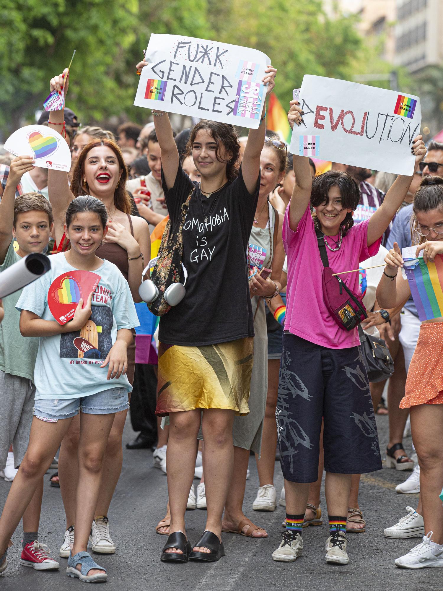 Alicante celebra la primera manifestación del Orgullo 2022