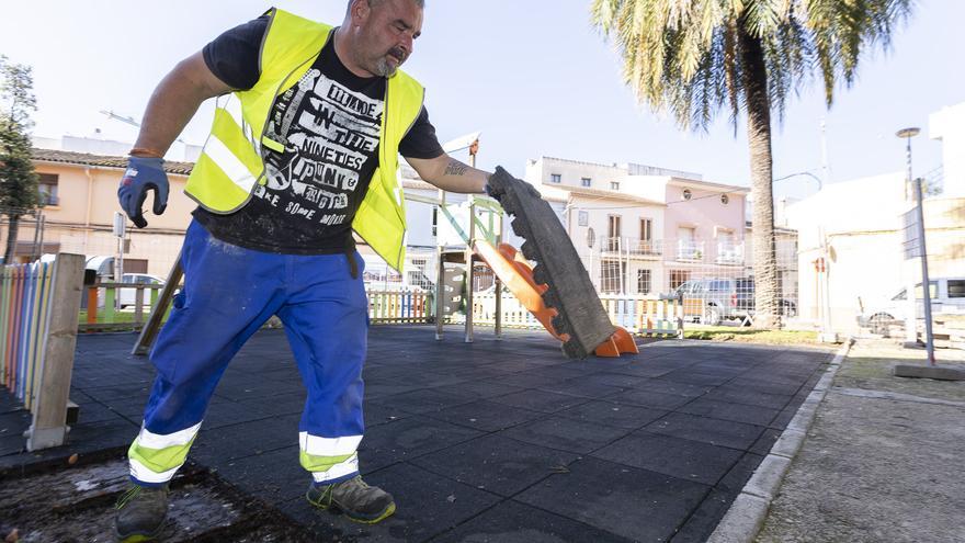Gandia invertirá 204.000 euros en renovar el caucho de trece parques infantiles
