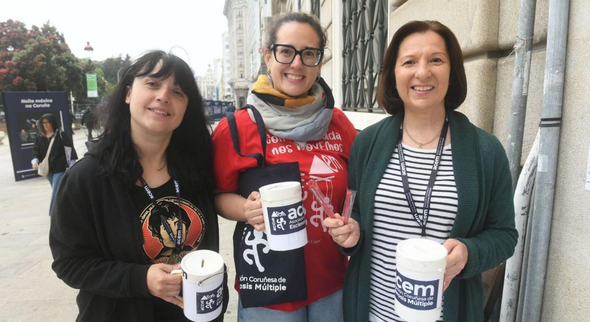 Coruñeses con esclerosis múltiple salen a la calle en su Día mundial