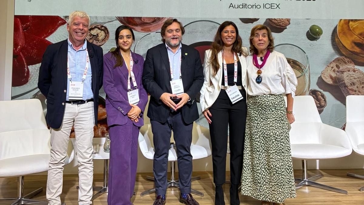 Bodegas Robles analiza con el ICEX las oportunidades del vino ecológico en los mercados internacionales