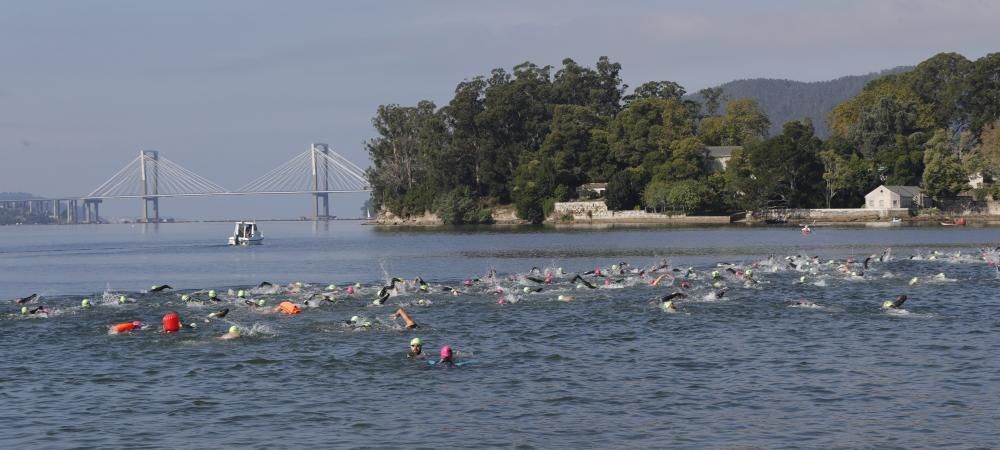 La Travesía a Nado se disputó en las aguas "excelentes" de Cesantes.