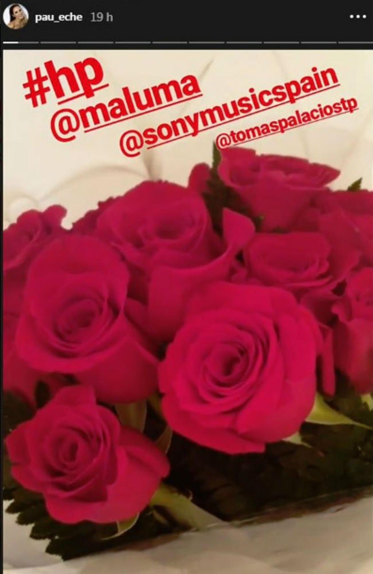 Paula Echevarría recibe flores de Maluma