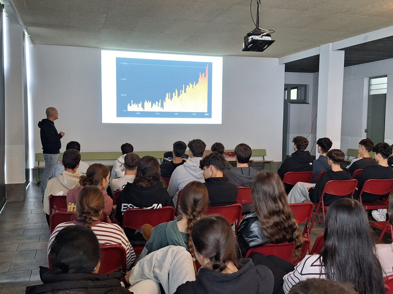 Unha das sesións informativas no IES Parga Pondal, de Carballo.