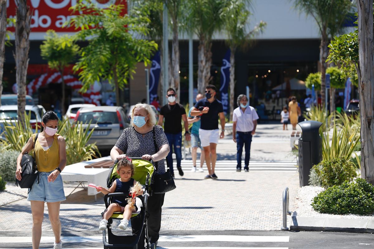 El Parque Comercial Los Patios de Azahara se estrena con lleno hasta la bandera