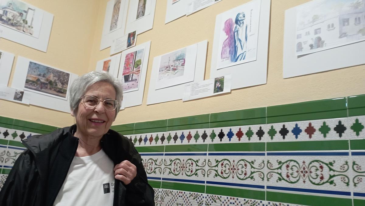 Lucía Ruiz, una de las cuatro fundadoras del Grupo J11, en la exposición de la Escuela Oficial de Idiomas la semana pasada.