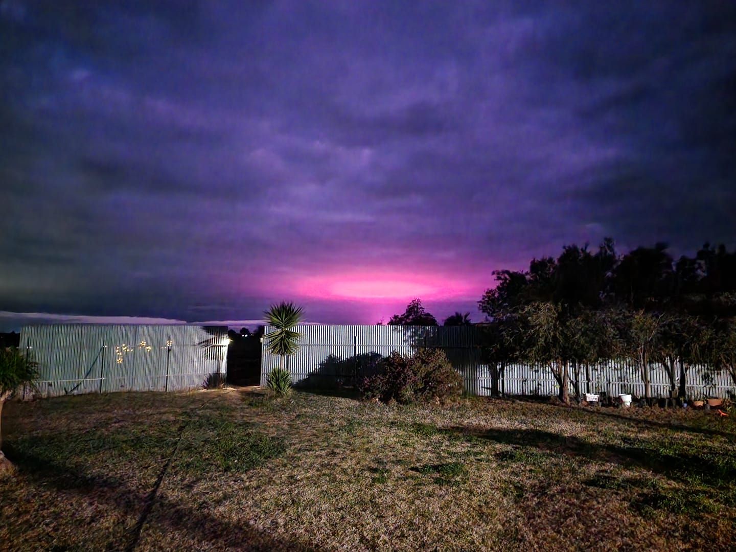 Cielo nocturno rosa, en Mildura