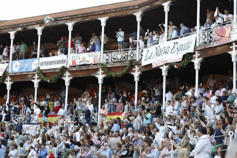 Novillada con picadores en El Bibio