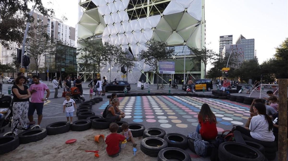 Ambiente en la ’superilla’ del Poblenou.