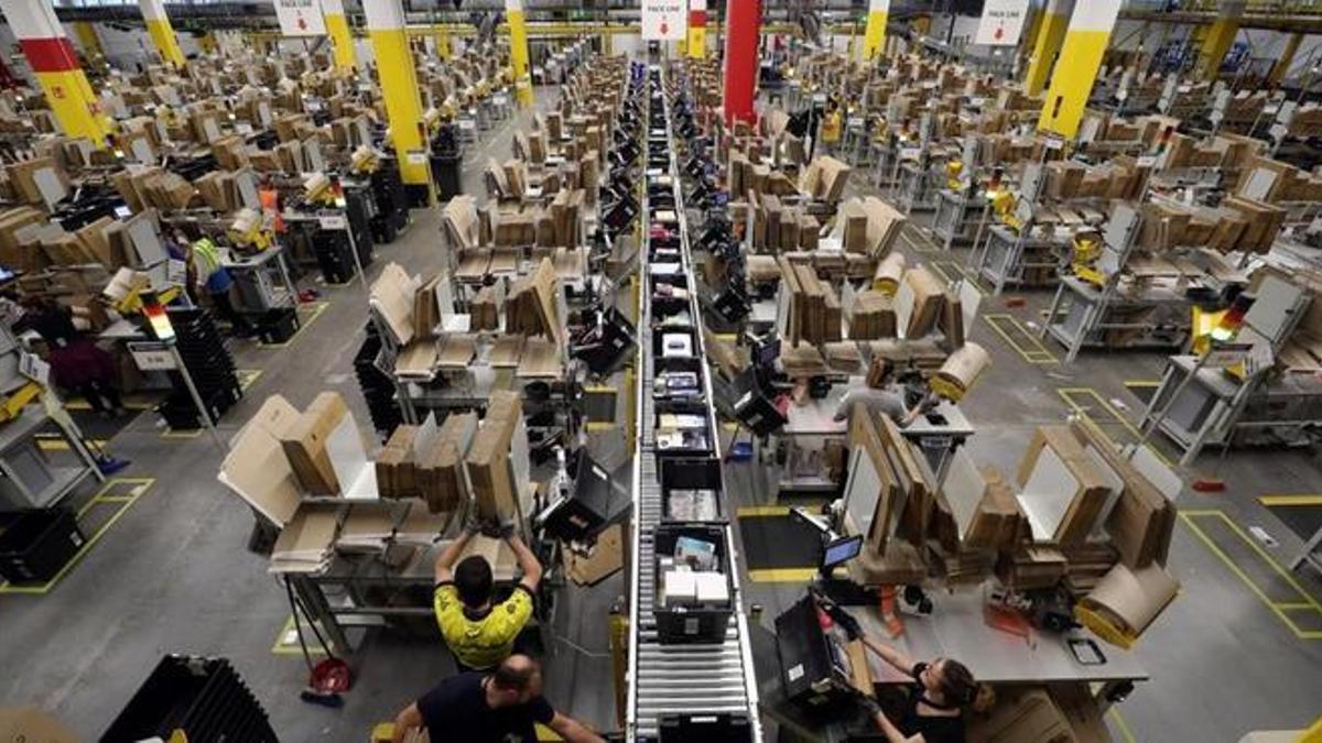 Centro logístico de Amazon en El Prat de Llobregat.