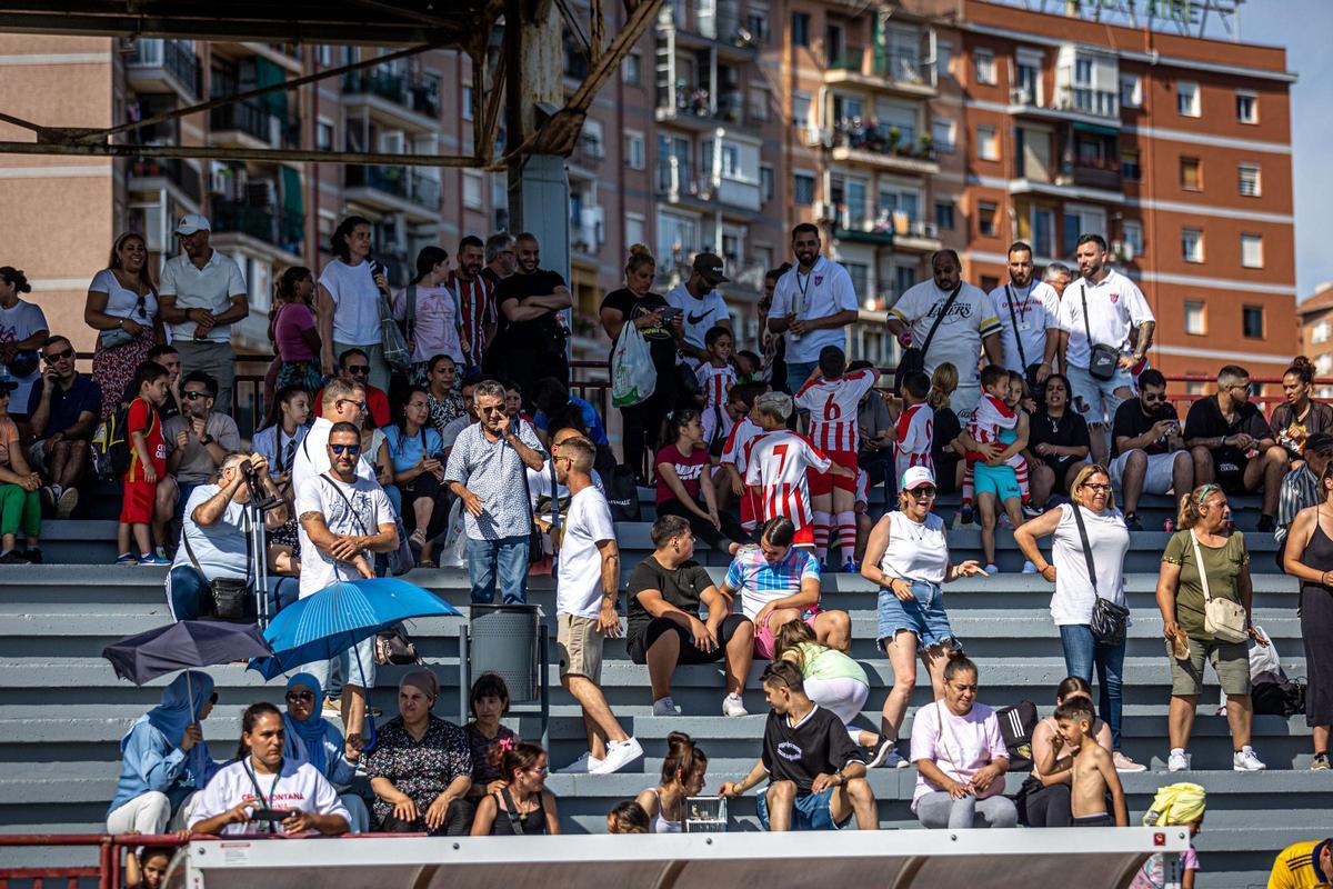 La Mina celebra su primera Champions infantil