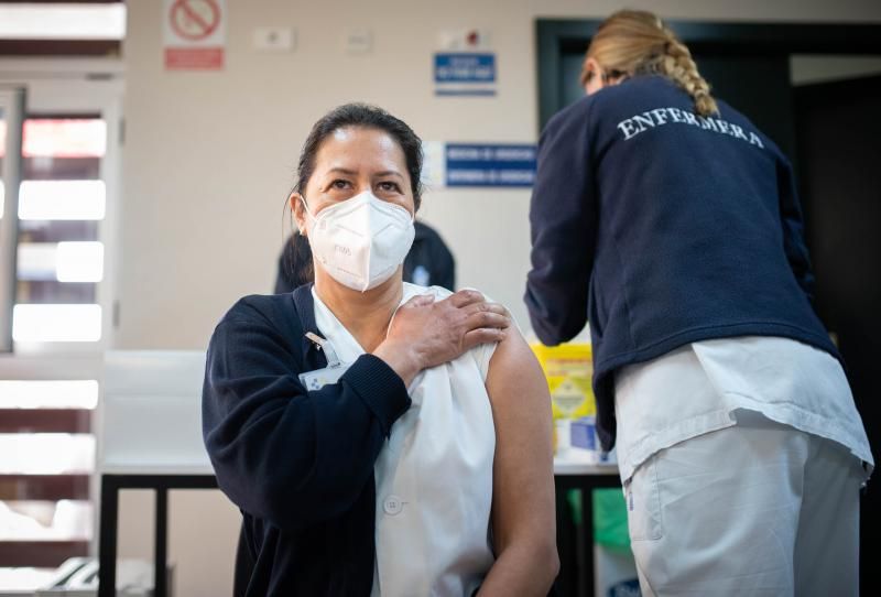 Vacunación de coronavirus a sanitarios del Centro de Salud de La Matanza