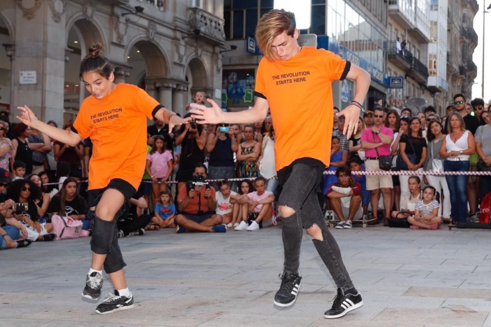 Vikul pone en pie de danza a Vigo