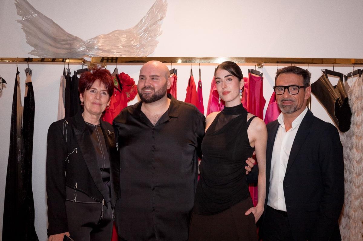 Los diseñadores cordobeses junto a Félix Romero, presidente de Iprodeco y vicepresidente de la Diputación de Córdoba.