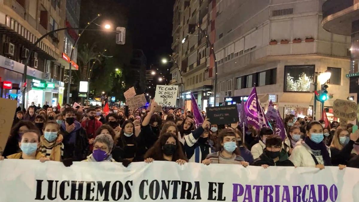 Así ha sido la manifestación contra la violencia de género en Murcia