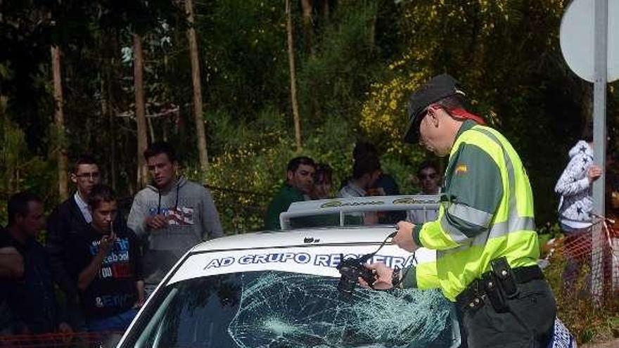 Herido grave al ser arrollado por un coche en un rally de Pontevedra