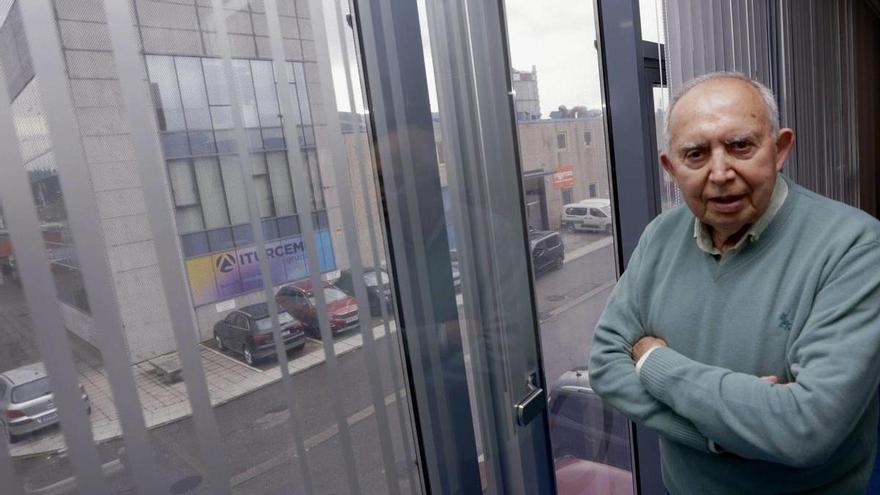 Senén Álvarez Fernández, en las oficinas de Iturcemi, en Avilés.