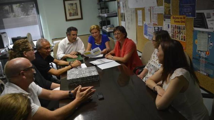 Reunión con la directora de Sanidad en el Ayuntamiento de Elda.