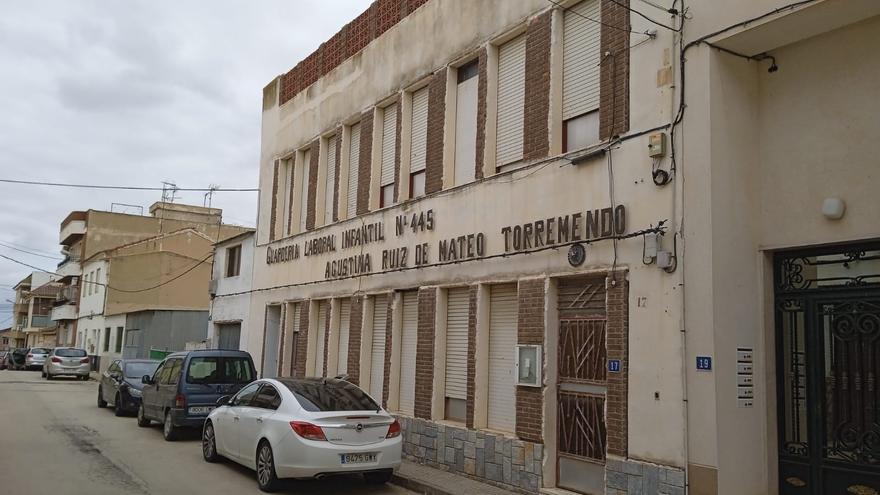 De guardería, a centro cívico y de interpretación de la sierra en Torremendo