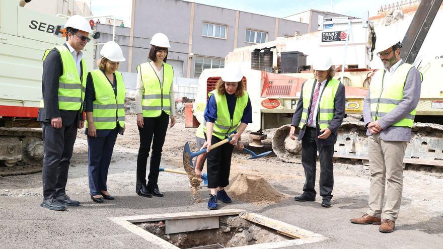 Martínez, Del Pino, Morant, Armengol, Tintoré e Hila, ayer poniendo la primera piedra. | EUROPA PRESS/ISAAC BUJ