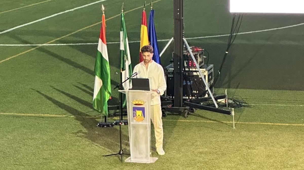 Javi Rueda, invitado de honor en el acto para renombrar el estadio de su pueblo con su nombre