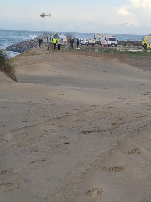 Rescate de Bomberos de Asturias en San Juan de Nieva.