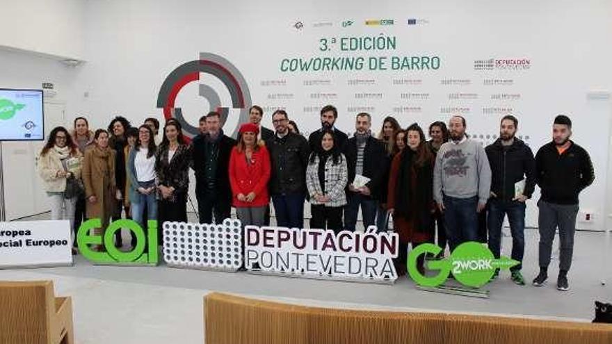 Abraldes, Silva y Benito, con los participantes del &#039;coworking&#039;. // FdV