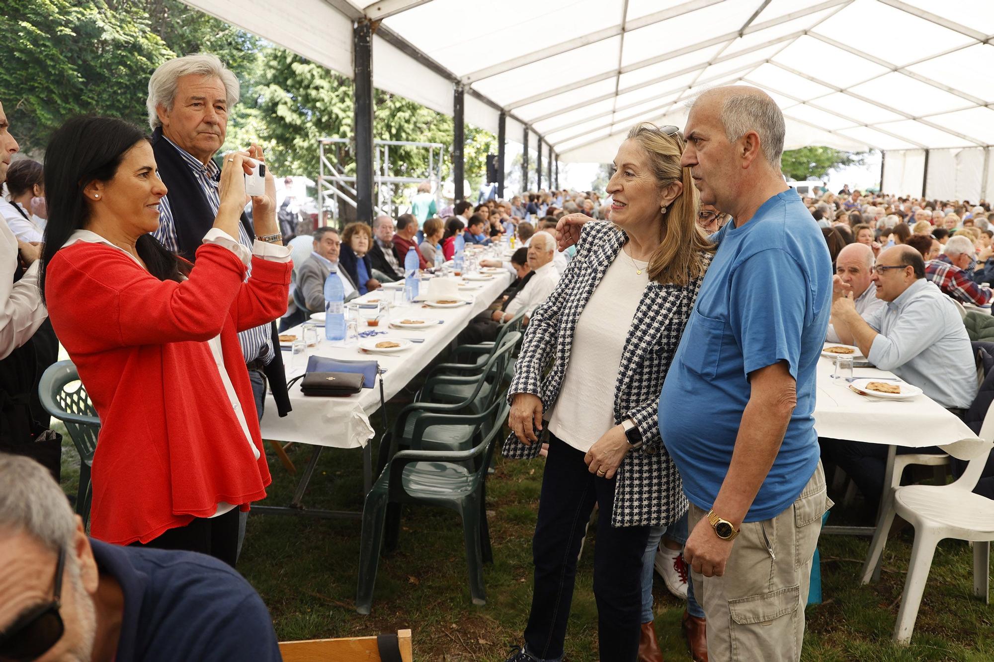 Monte Castrove acoge la tradicional romería organizada por el PP