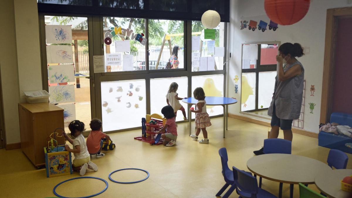 Educación deniega 54 ayudas para Infantil y solo concede dos becas