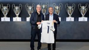 Tim Cook, CEO de Apple, visita la Ciudad Real Madrid