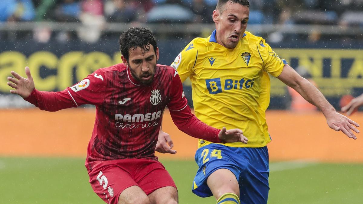 El Villarreal busca una victoria ante el Cádiz, inmerso en la lucha por la permanencia, para amarrar los puestos euorpeos.