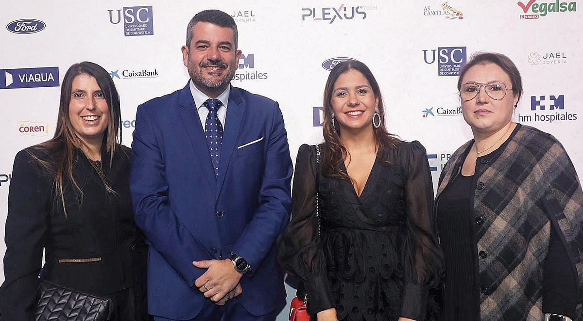 María Vilas, coordinadora del centro de día de personas mayores de Rois; Modesto Gómez, fundador de Enxeño Galicia; Susana Pérez, presidenta de la Asociación Mulleres Empresarias de Galicia, y Diana Varela durante  el cóctel de los Gallegos del Año celebrado en el edificio Fontán de la Cidade da Cultura.