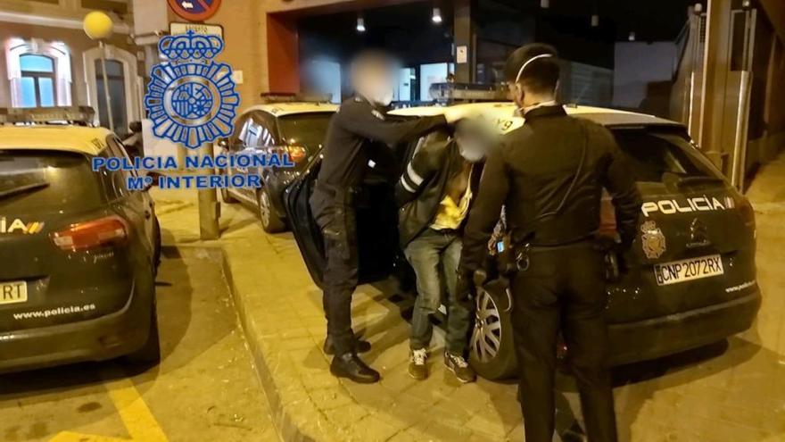 Apuñala en el cuello a un hombre con una botella en una discusión en Murcia