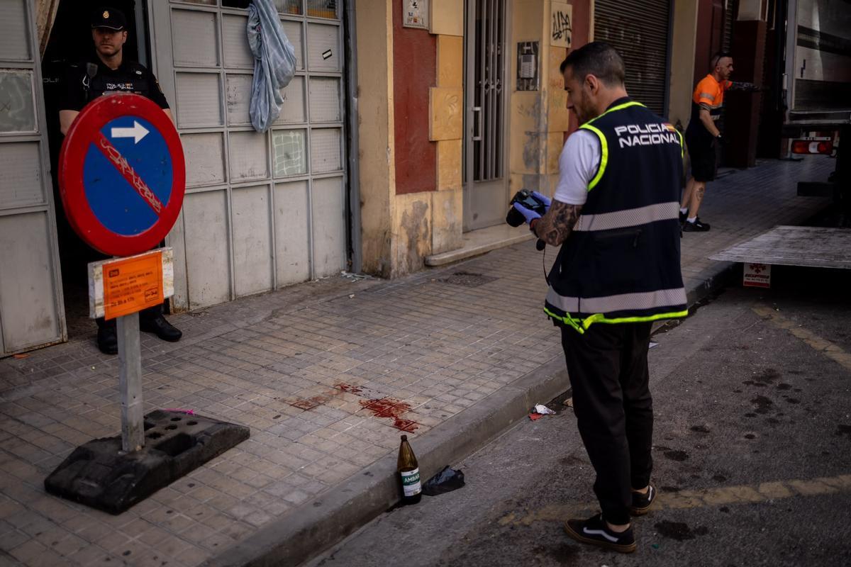 En imágenes | Un okupa acaba en el hospital tras una pelea en la calle Obispo Tajón de Zaragoza En imágenes | Un okupa acaba en el hospital tras una pelea en la calle Obispo Tajón de Zaragoza