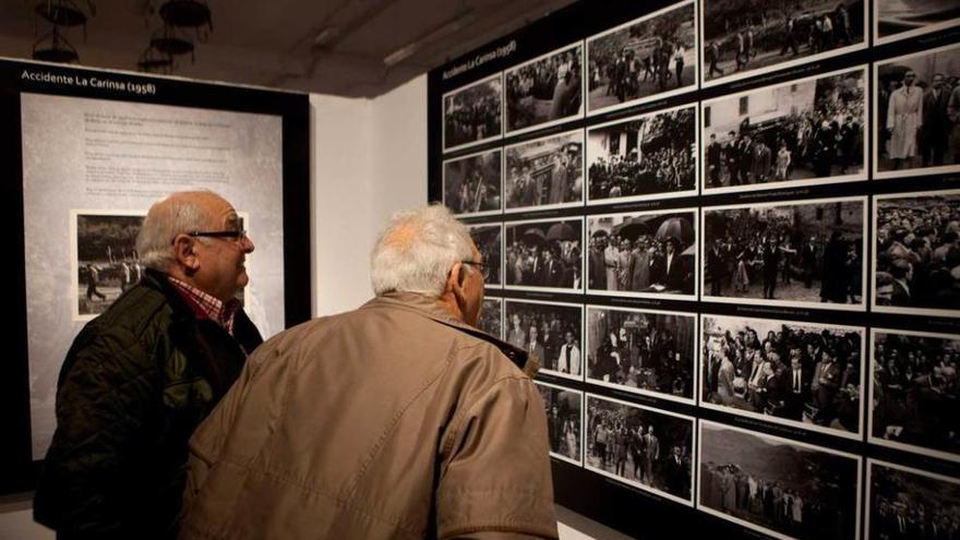 Visitantes en el Centro de Experiencias de la Minería del pozo Sotón.