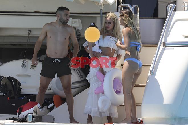 ¡Fotos exclusivas! Así son las vacaciones de Sergio Busquets y Jordi Alba