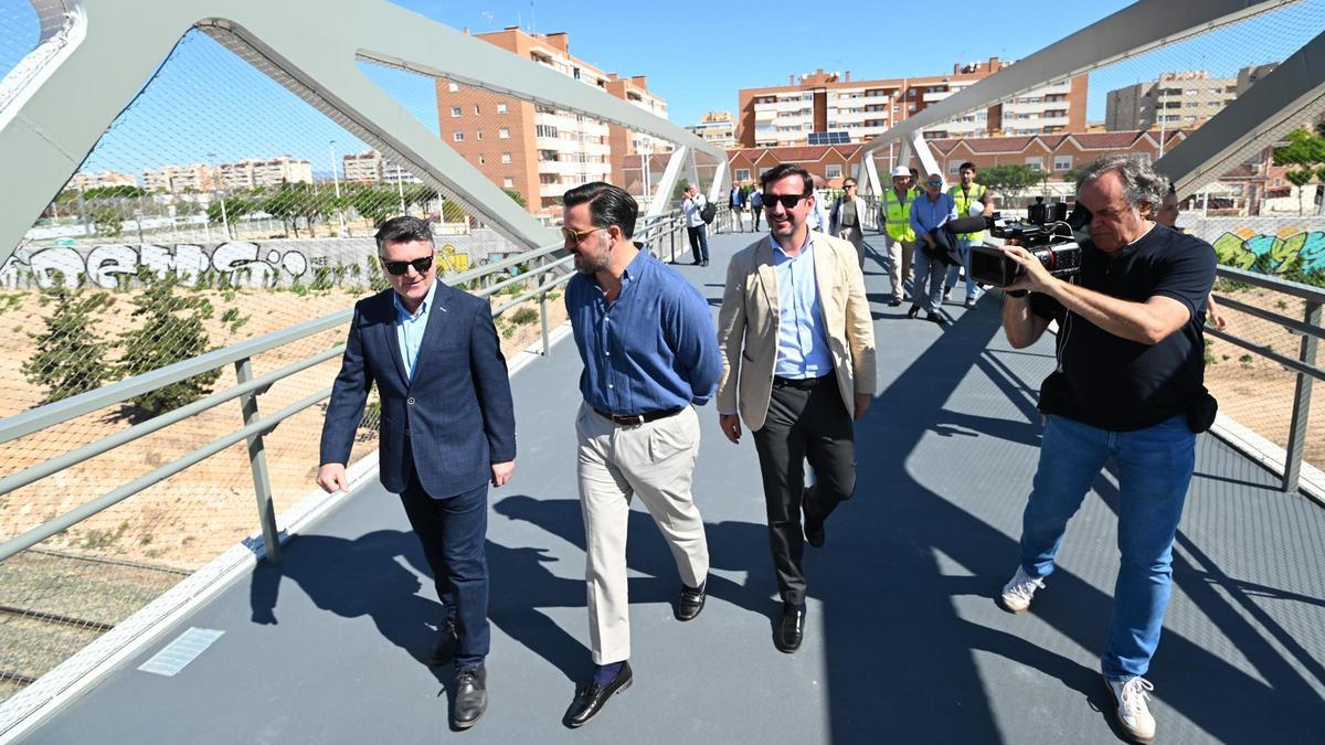 Elche abre la nueva pasarela de Altabix sobre las vías del tren