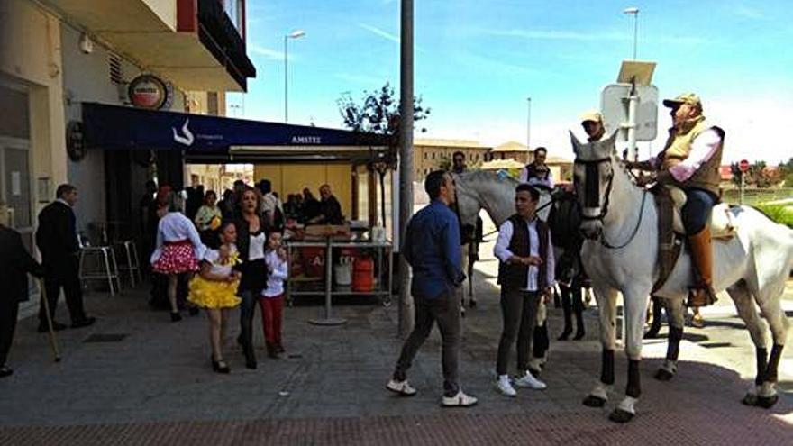 Toro se impregna del ambiente de la feria de abril