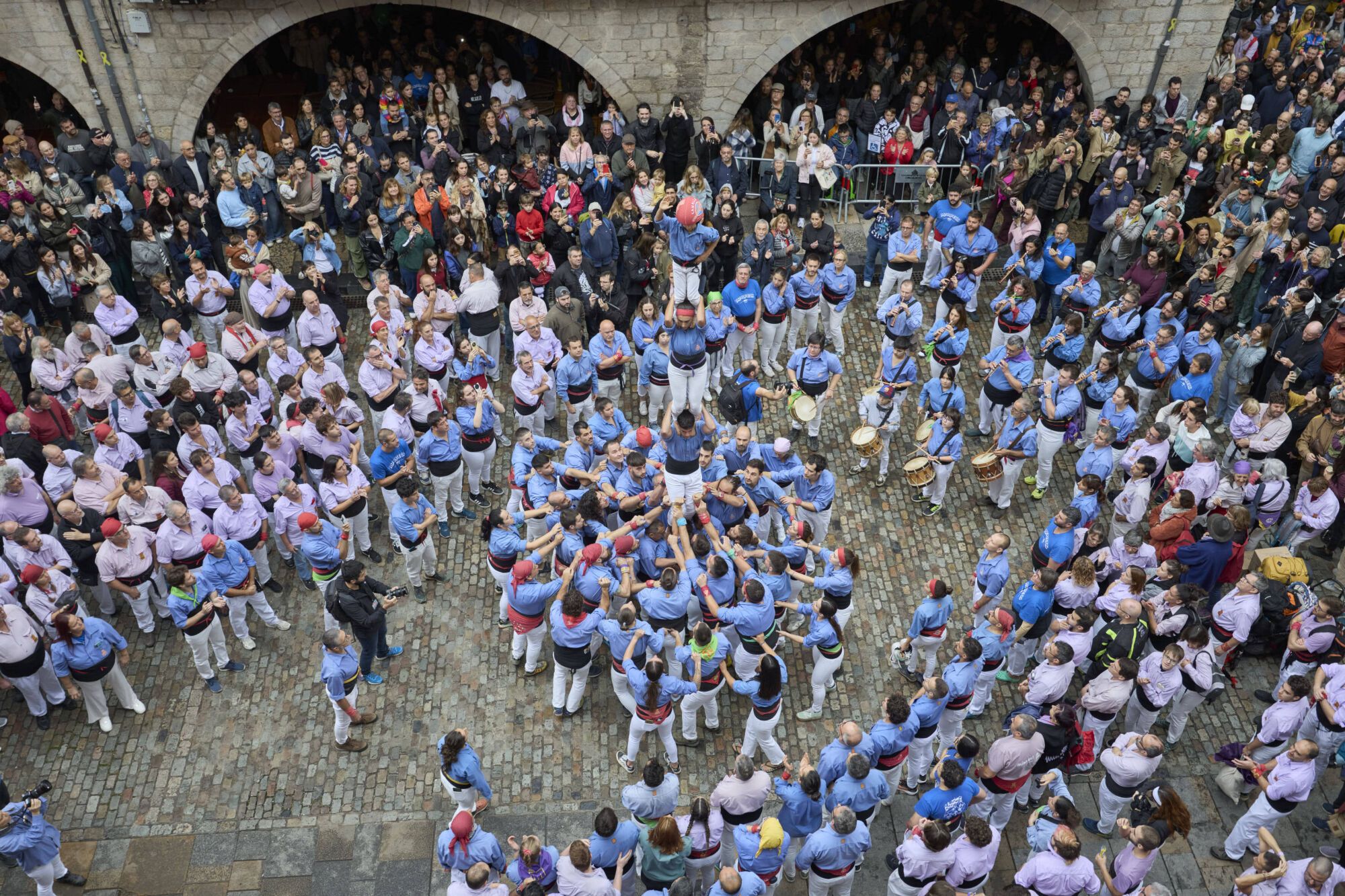 Diada Cartelera amb Els Marrecs de Salt, Capgrossos i Minyons de Terrassa a la plaça del Vi.