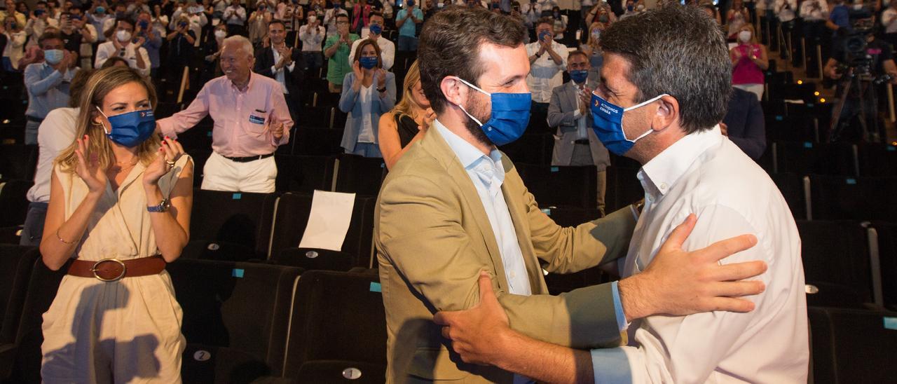 Pablo Casado y Carlos Mazón en el congreso provincial del PP de Alicante