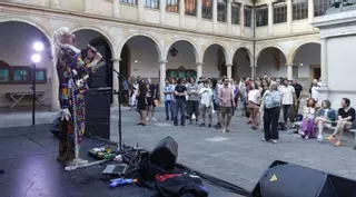 Julián Mayor y "BCUC" ponen a bailar al edificio histórico de la Universidad