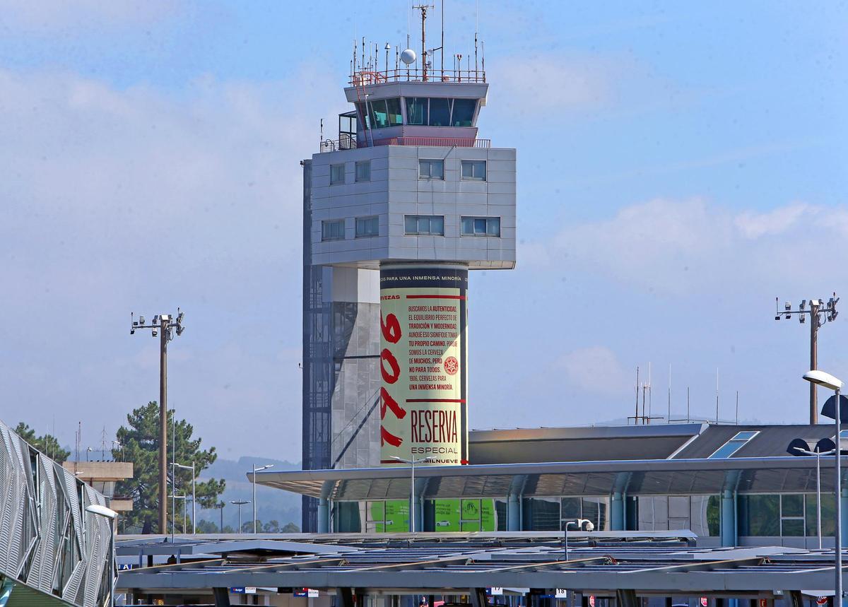 Vista de la torre de control del aeropuerto de Vigo.