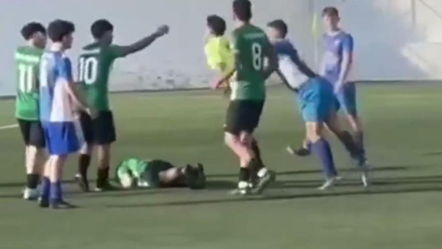 Referee Attacked in Youth Match in Tenerife | Violence in Grassroots Football