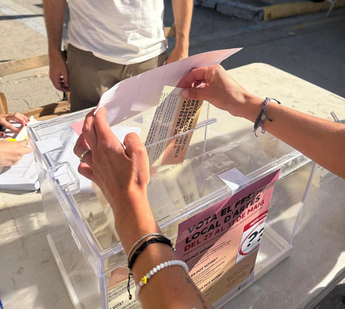 Una de les urnes disposades per a la votació